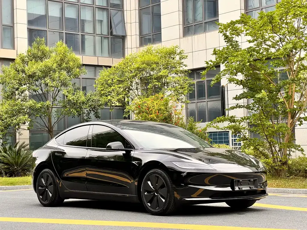 Tesla Model 3 — фото 10