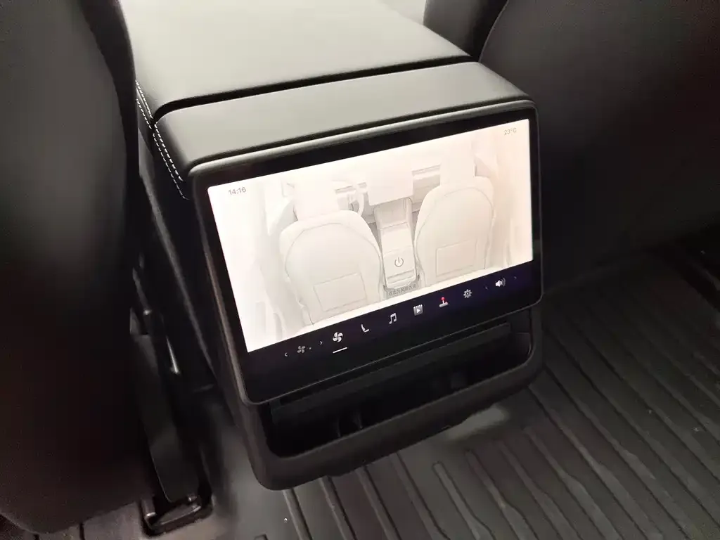 Tesla Model 3 — фото 2