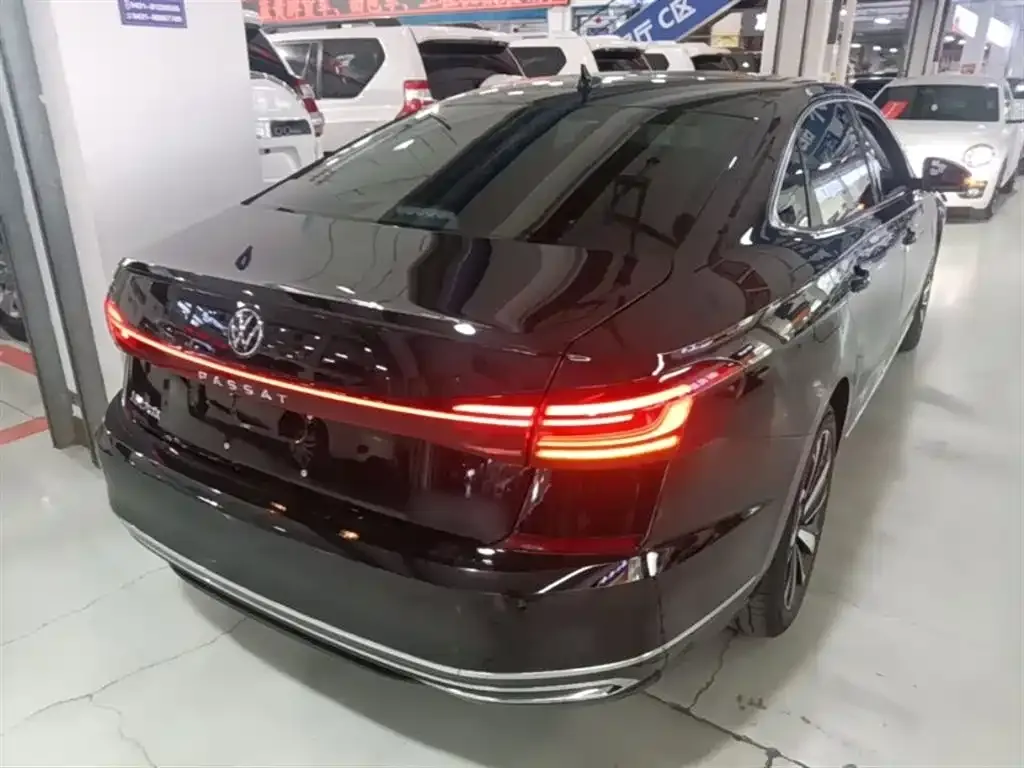 Volkswagen Passat — фото 10