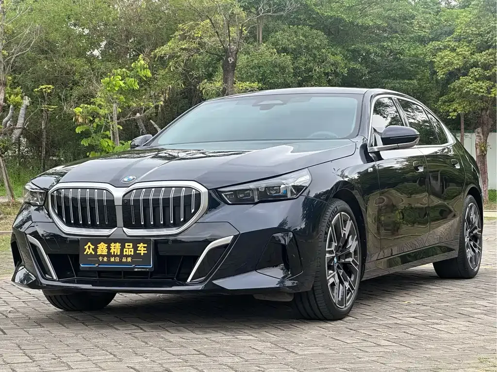 BMW 5 Series — фото 1