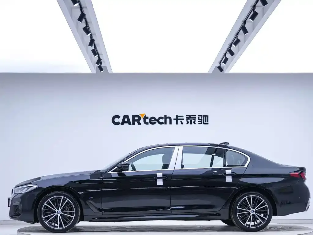 BMW 5 Series — фото 7