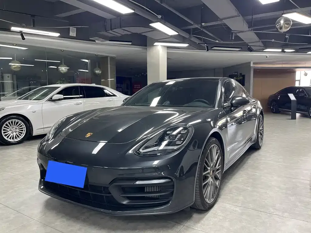 Porsche Panamera — фото 1
