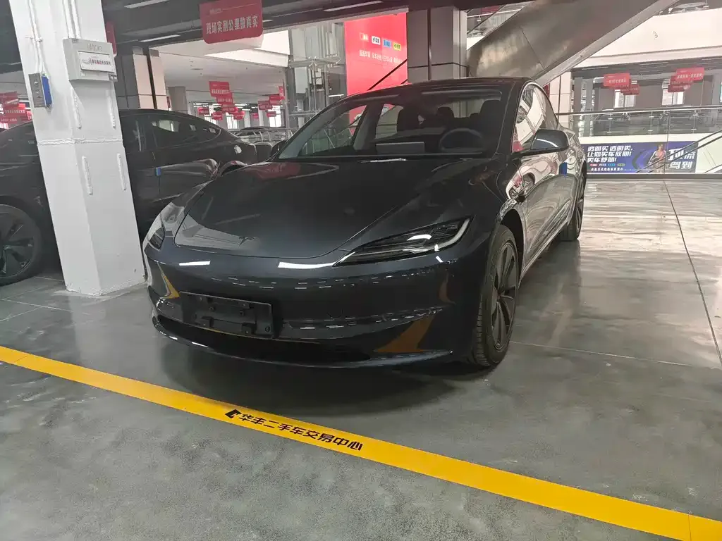 Tesla Model 3 — фото 1