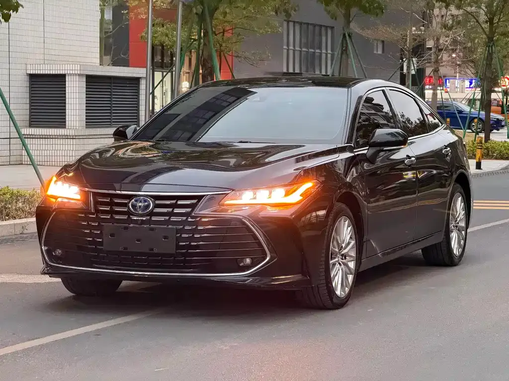 Toyota Avalon — фото 1