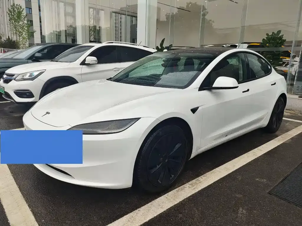 Tesla Model 3 — фото 1