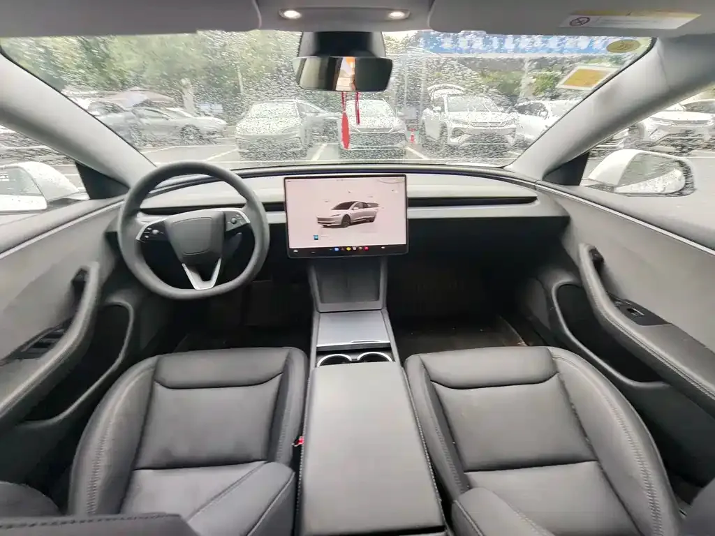 Tesla Model 3 — фото 9