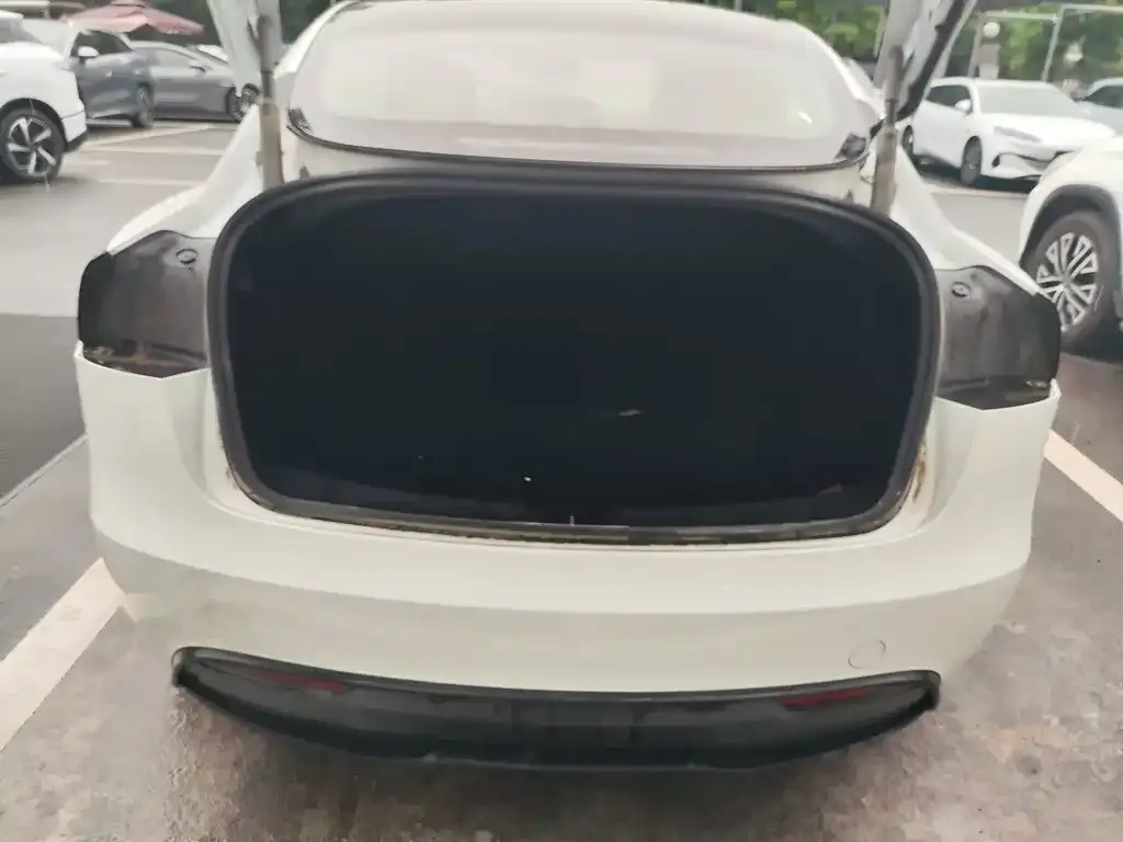 Tesla Model 3 — фото 8