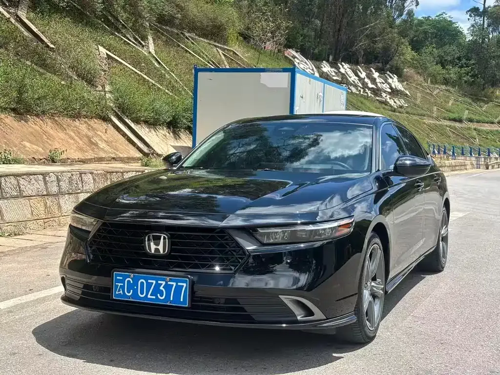 Honda Accord — фото 1