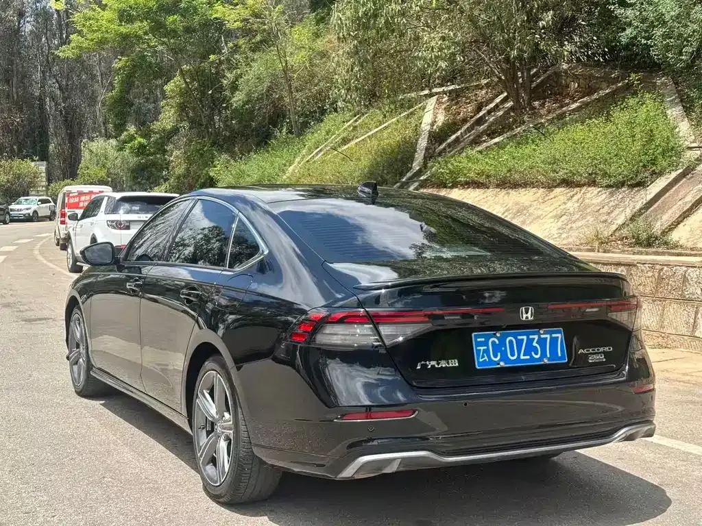 Honda Accord — фото 10