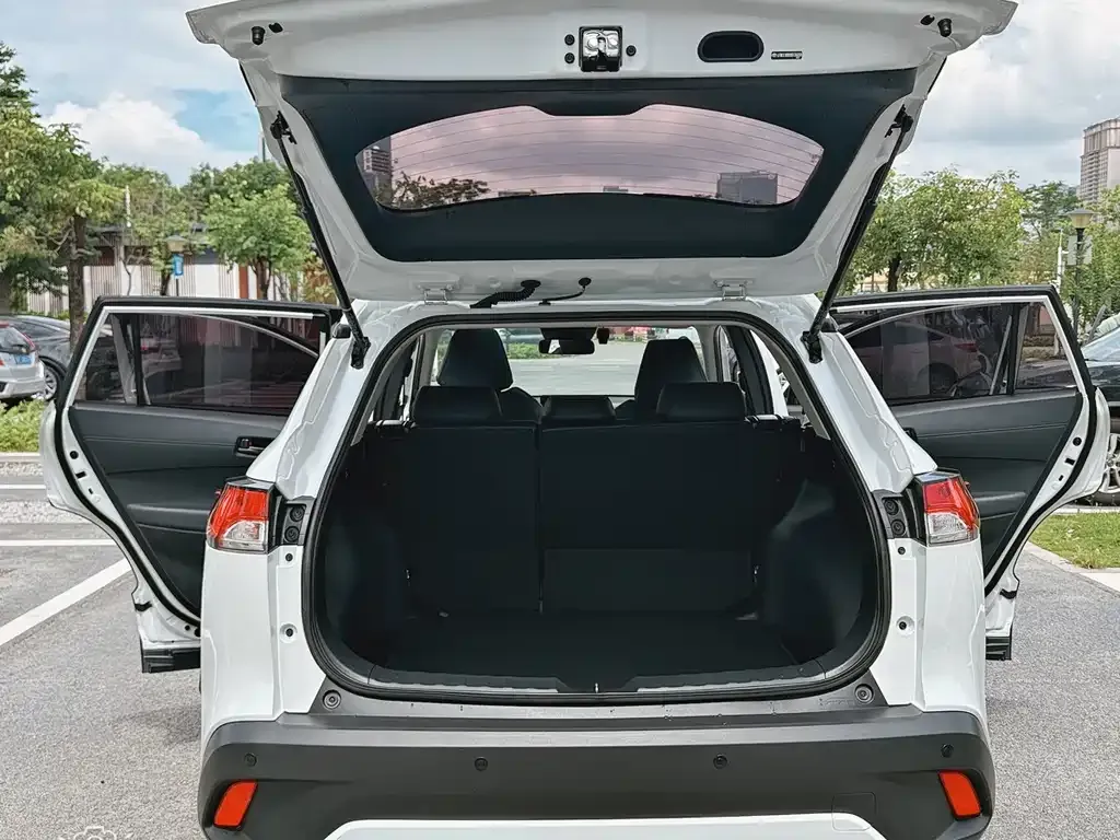 Toyota Corolla Cross — фото 8