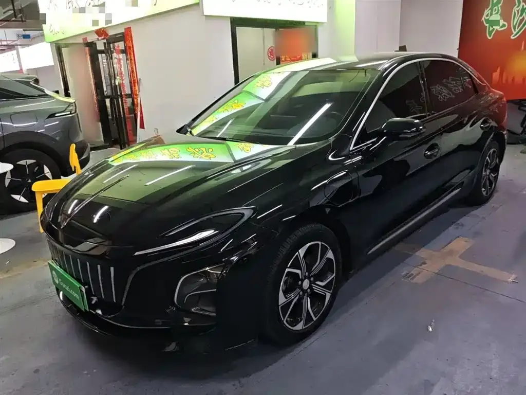 Hongqi E-QM5