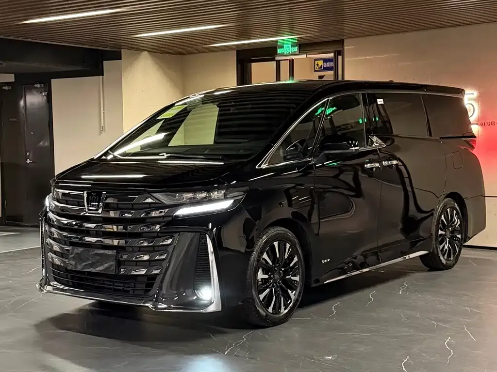 Toyota Vellfire — фото 1