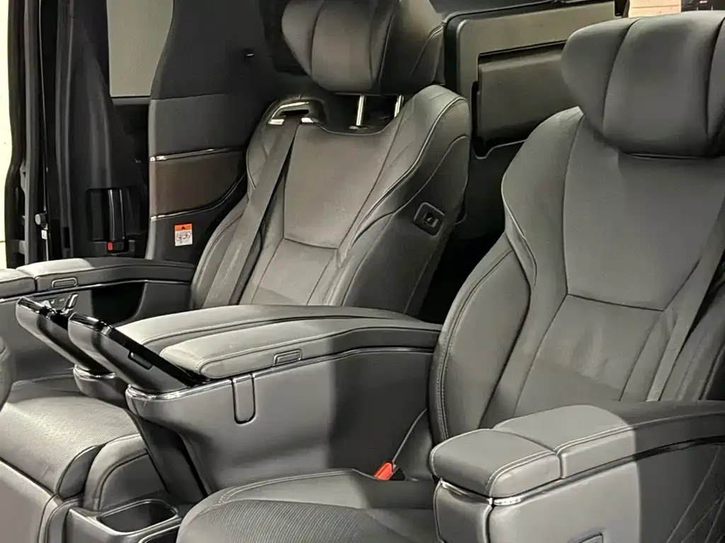 Toyota Vellfire — фото 2