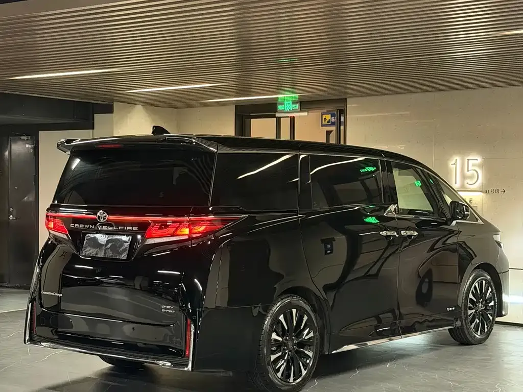 Toyota Vellfire — фото 10