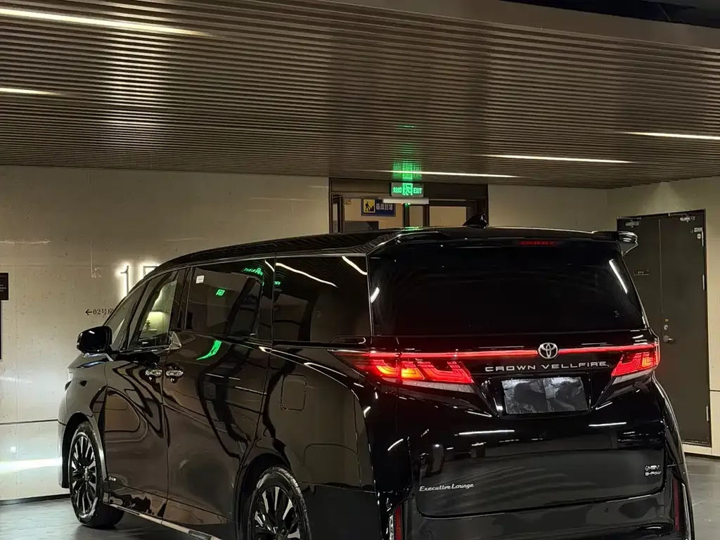 Toyota Vellfire — фото 5