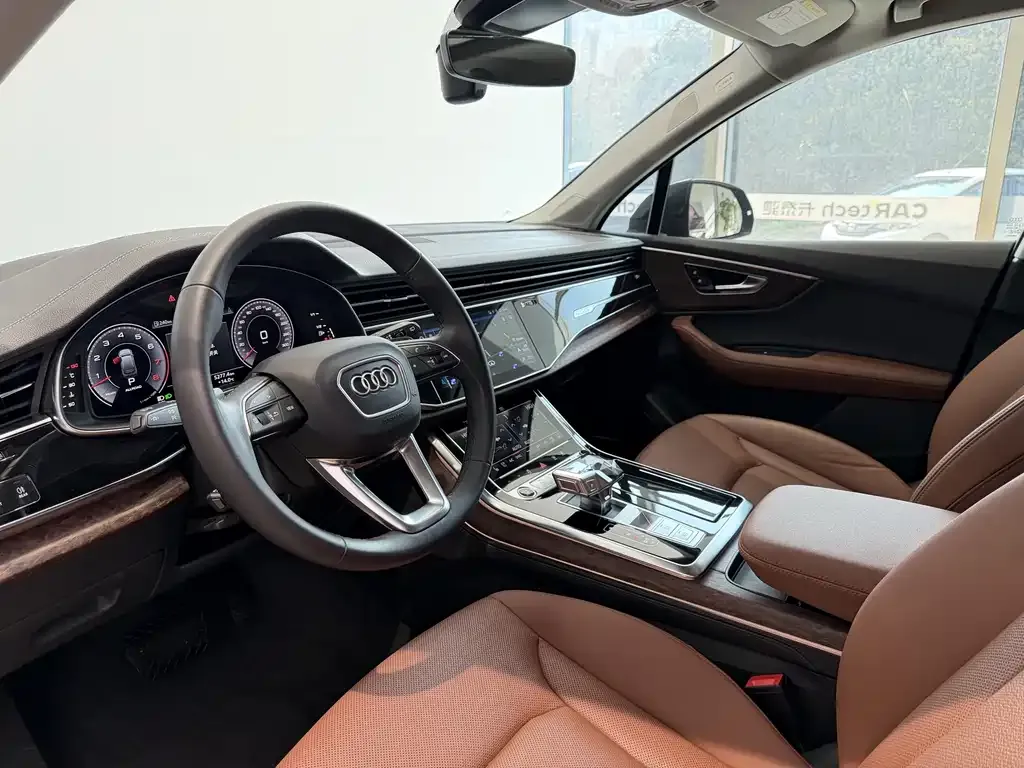 Audi Q7 — фото 8