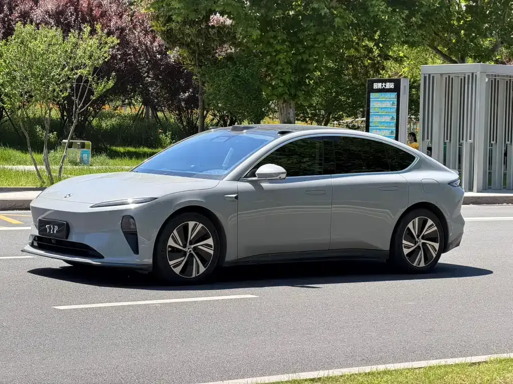 NIO ET5