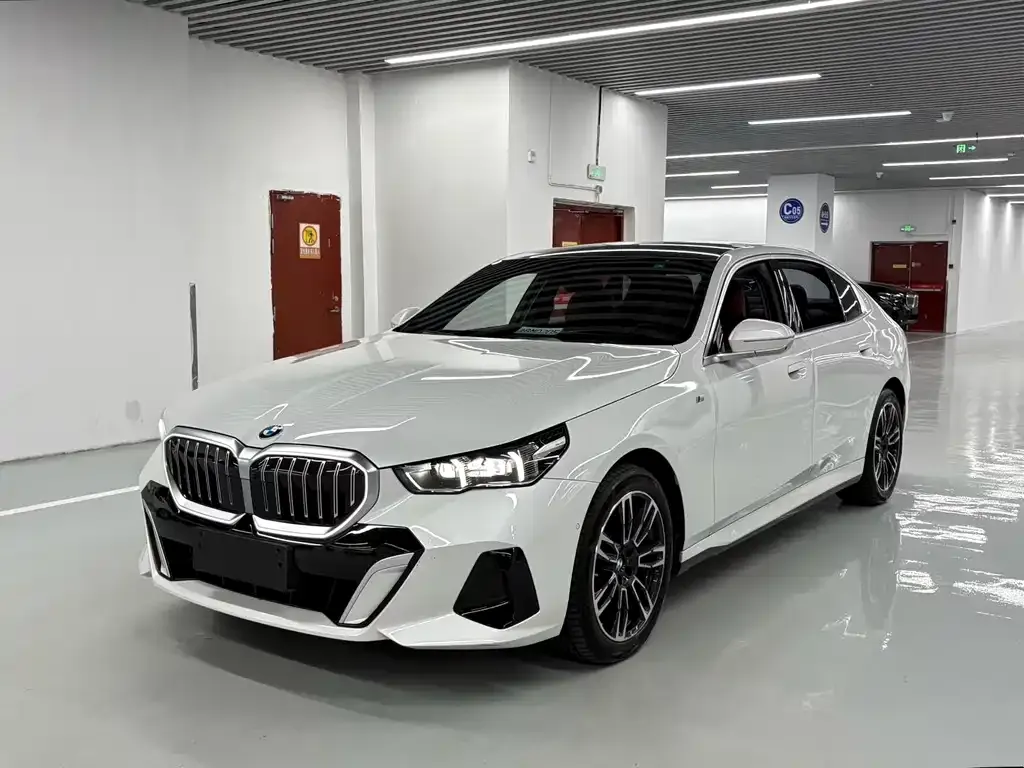 BMW 5 Series — фото 1