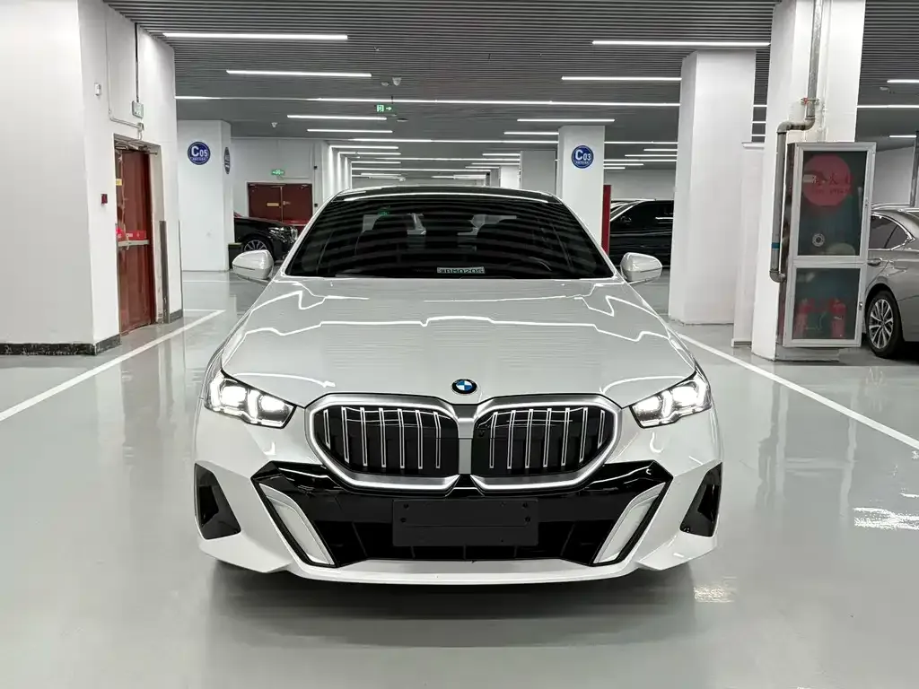 BMW 5 Series — фото 10