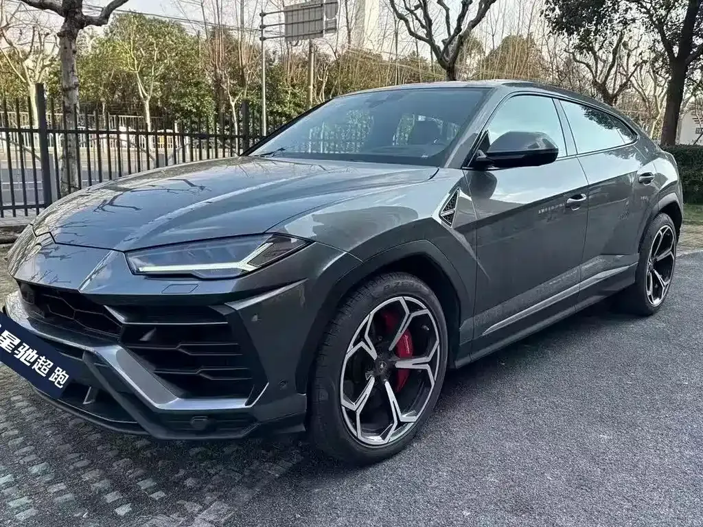 Lamborghini Urus — фото 1