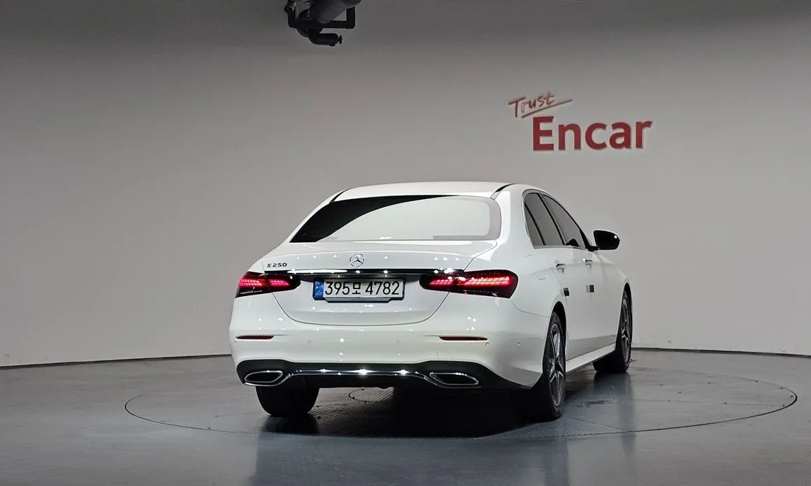 Mercedes-Benz E-Class — фото 10
