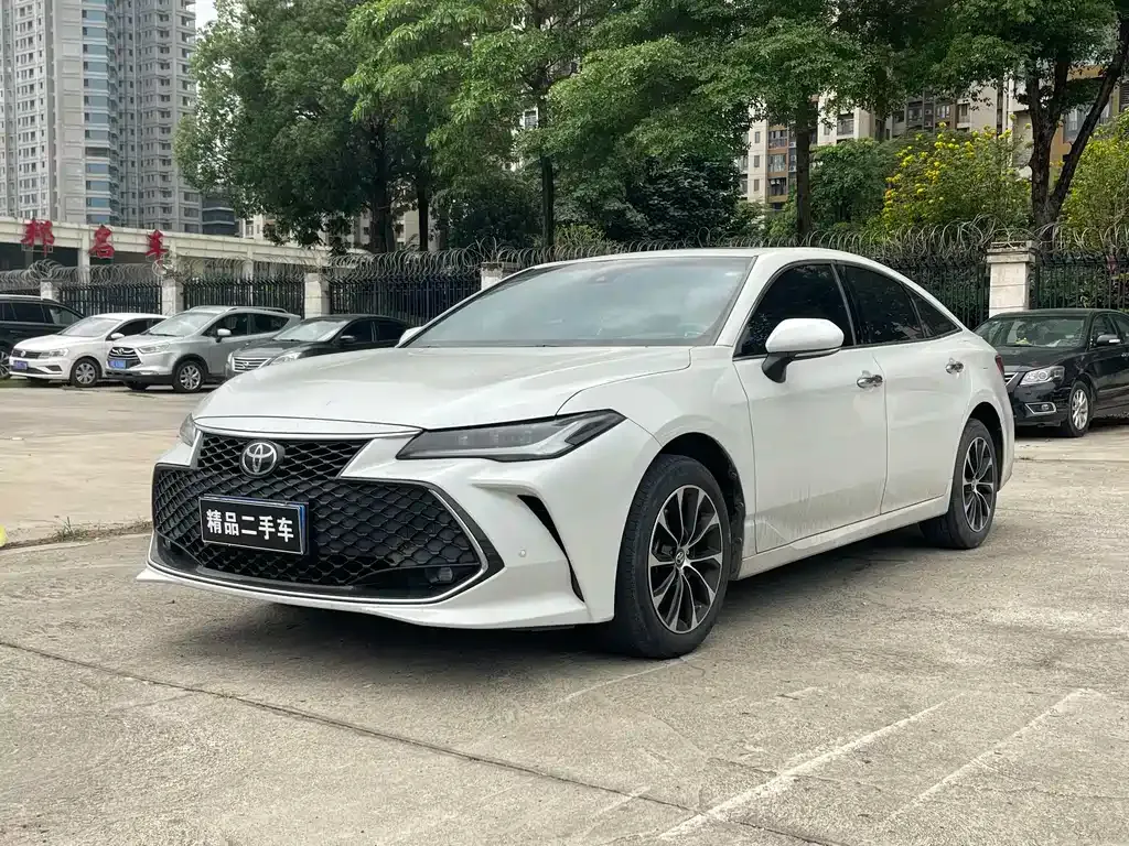 Toyota Avalon — фото 1