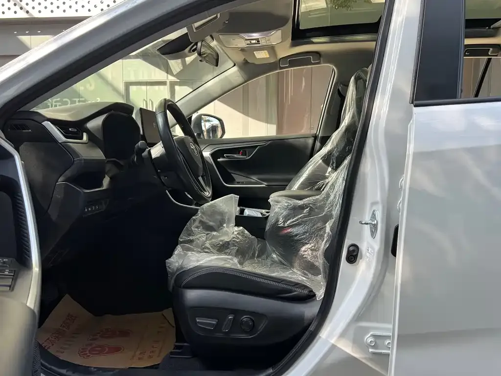 Toyota RAV4 2023 из CN, фото 6