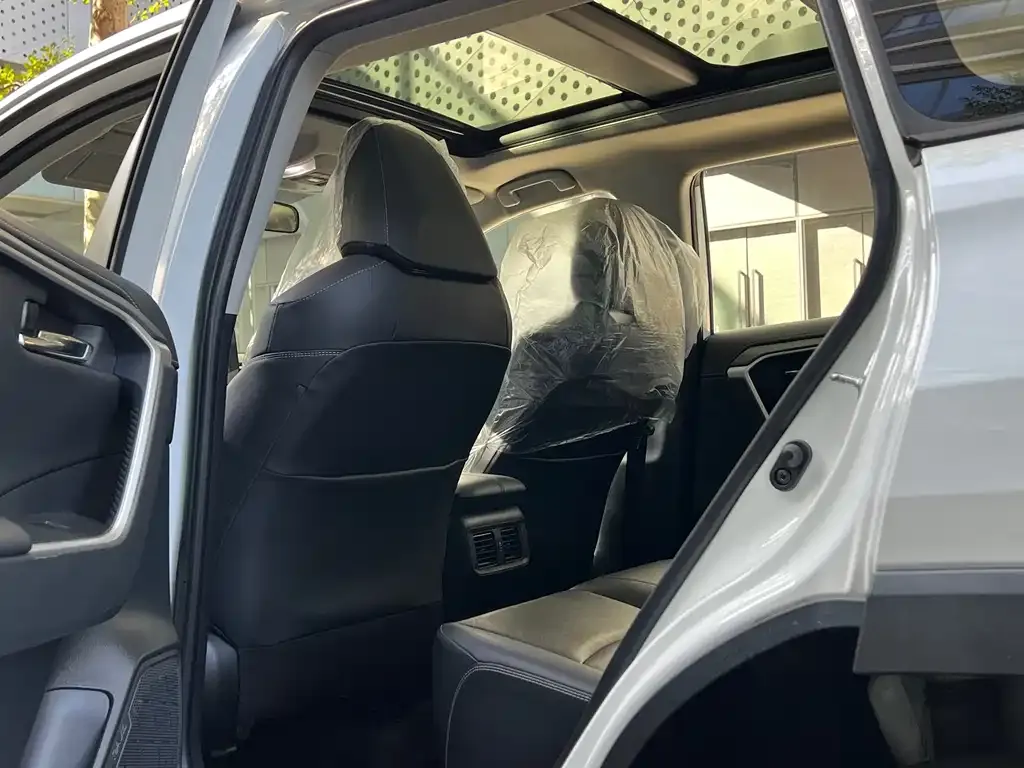 Toyota RAV4 2023 из CN, фото 7
