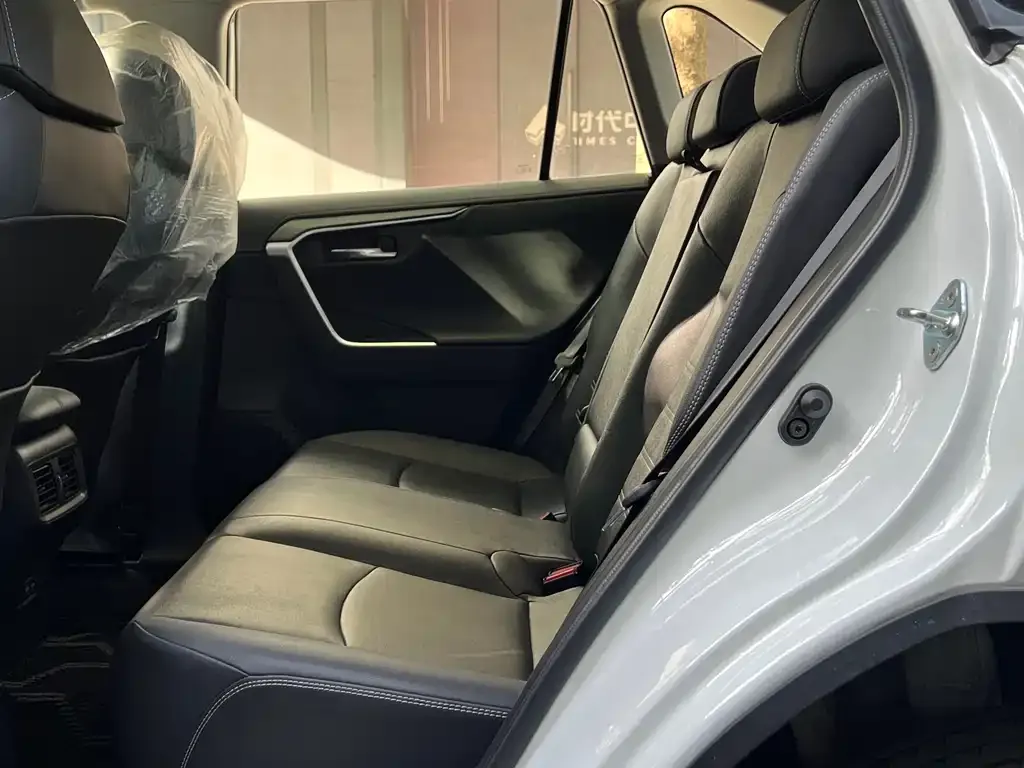Toyota RAV4 2023 из CN, фото 8