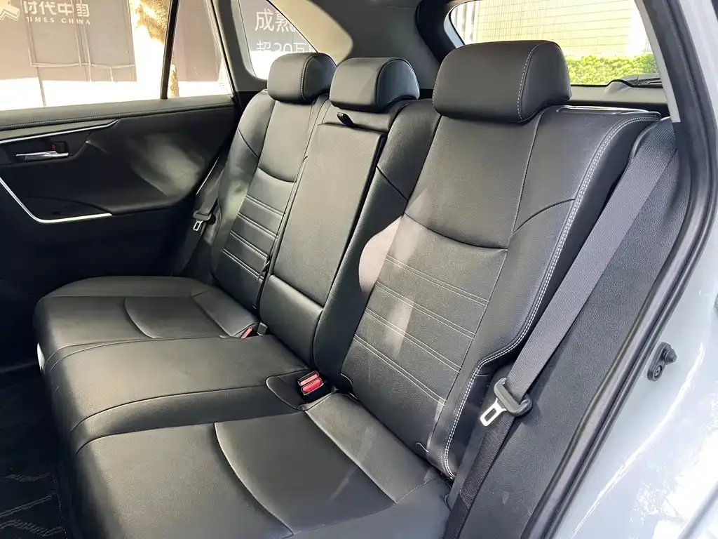 Toyota RAV4 2023 из CN, фото 5