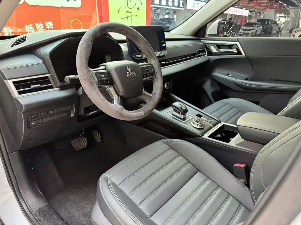 Mitsubishi Outlander 2023 из CN, фото 8