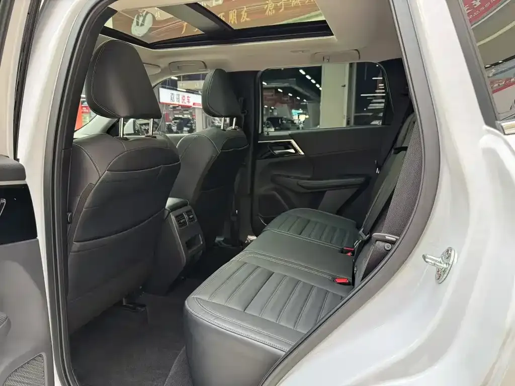 Mitsubishi Outlander 2023 из CN, фото 4