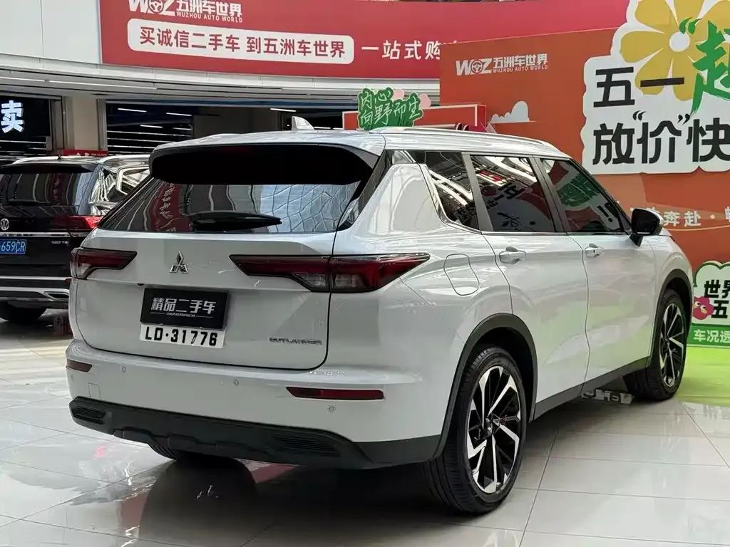 Mitsubishi Outlander 2023 из CN, фото 2