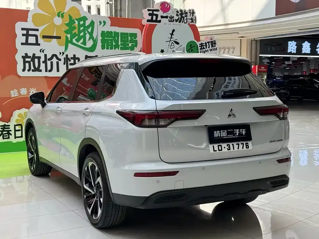 Mitsubishi Outlander 2023 из CN, фото 9