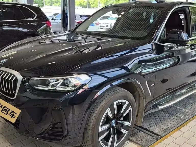BMW iX3 — фото 1