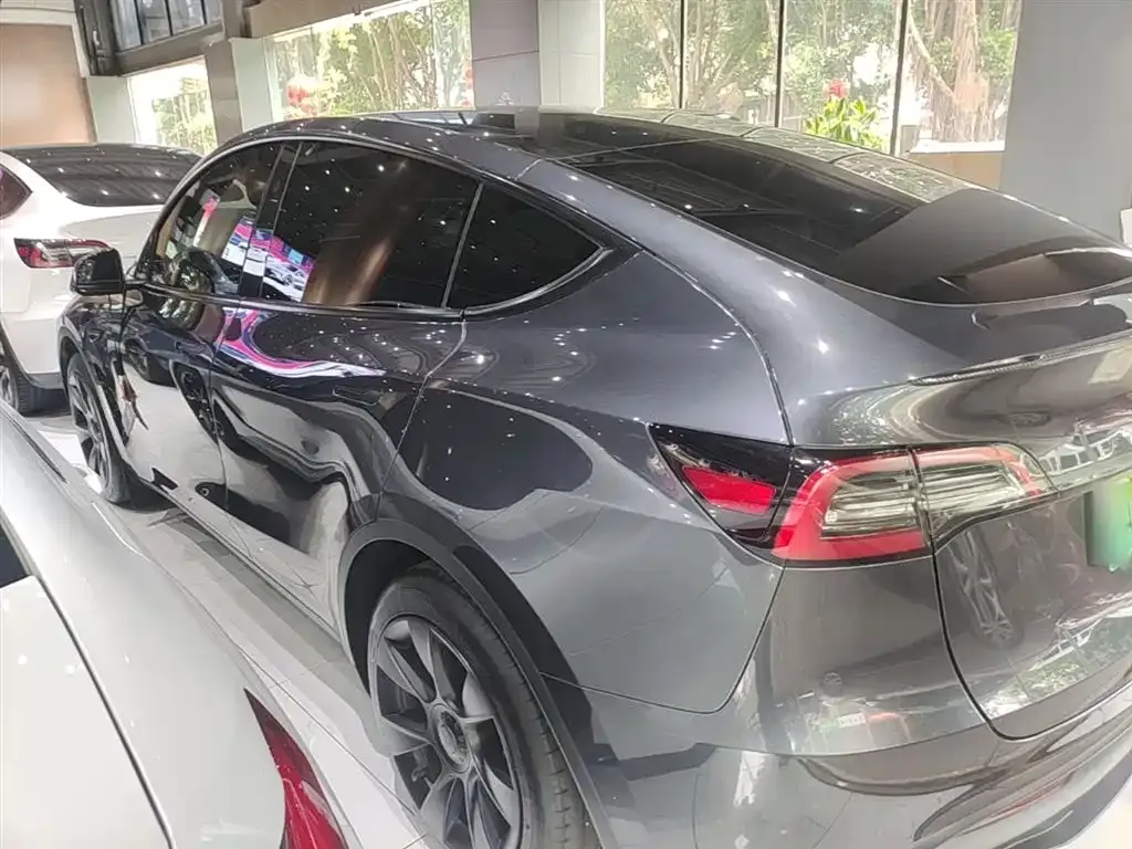 Tesla Model Y — фото 9