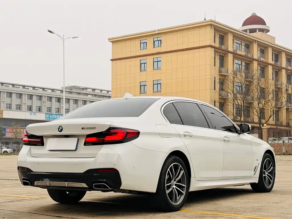 BMW 5 Series — фото 3