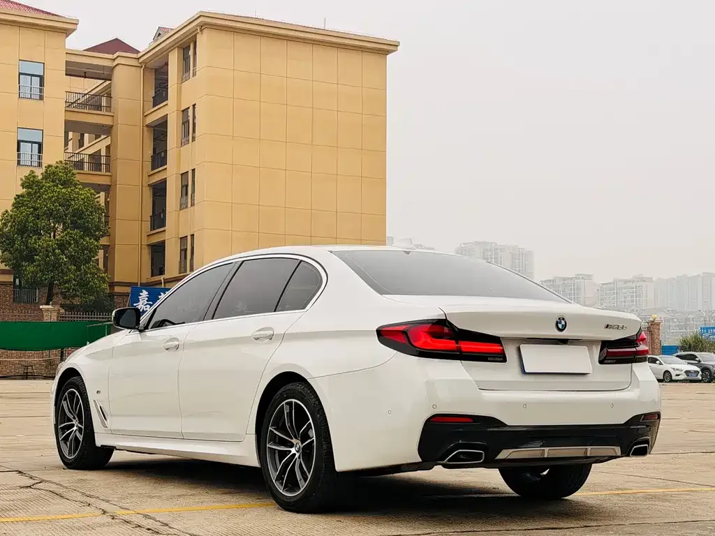 BMW 5 Series — фото 4