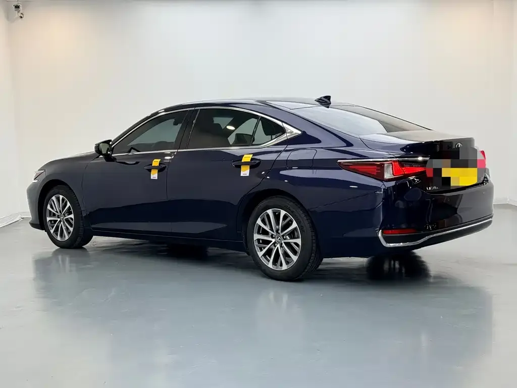 Lexus ES — фото 10