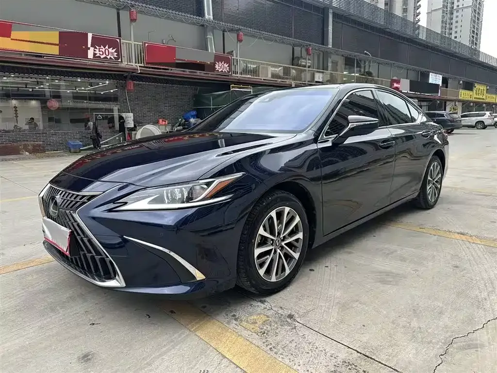 Lexus ES — фото 1