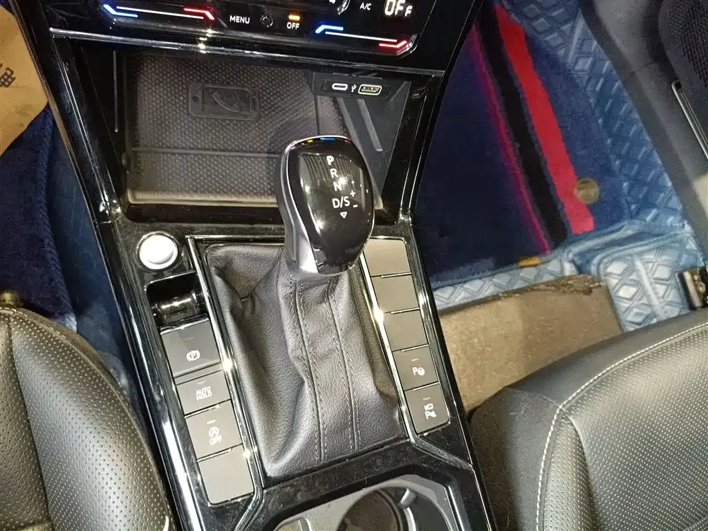 Volkswagen Passat 2023 из CN, фото 10