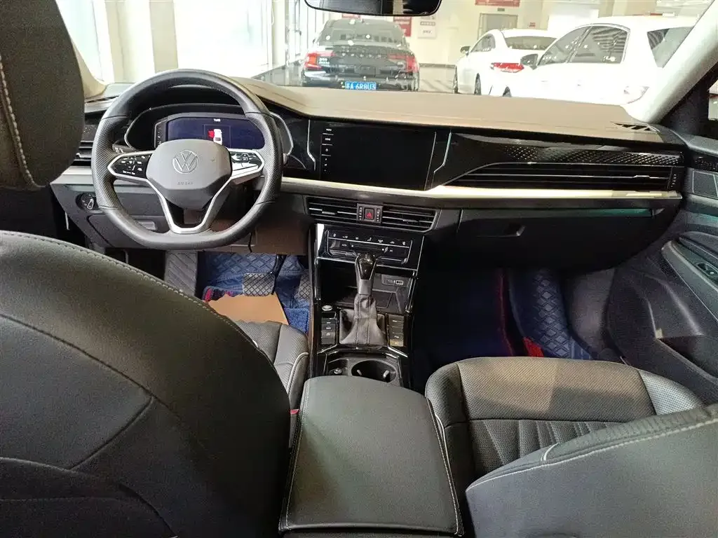 Volkswagen Passat 2023 из CN, фото 2