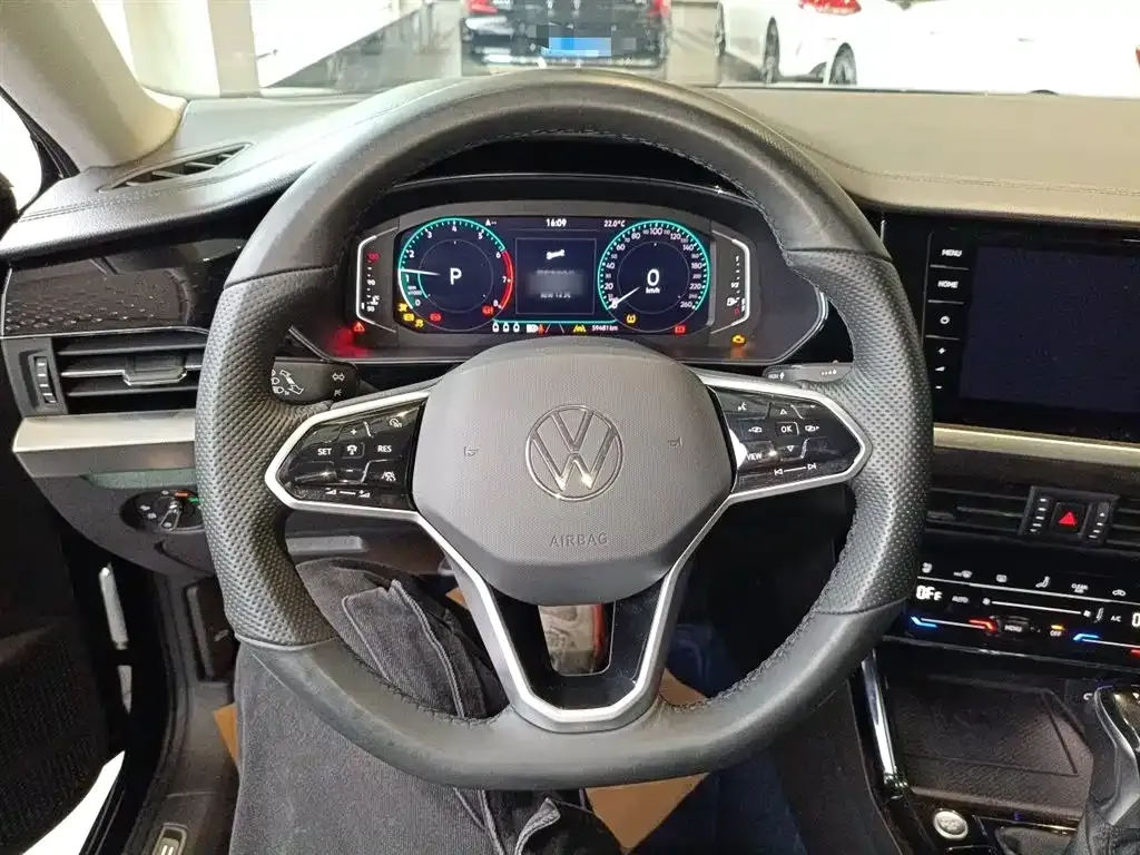 Volkswagen Passat 2023 из CN, фото 5