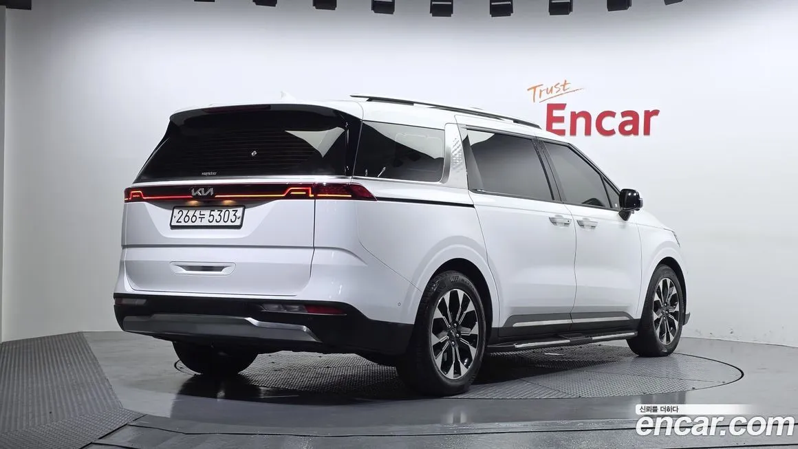 Kia Carnival — фото 10