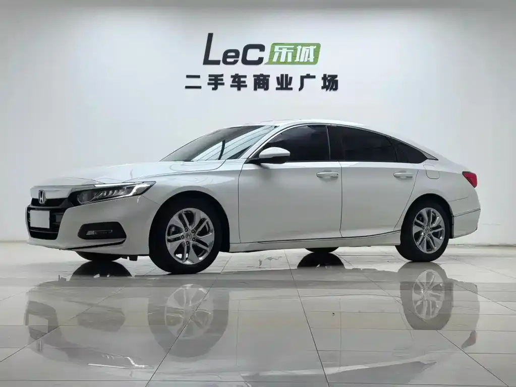 Honda Accord — фото 1