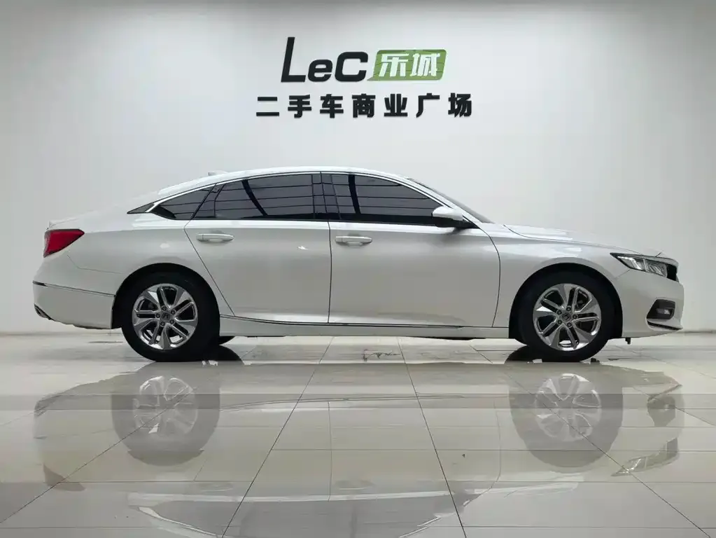 Honda Accord — фото 8
