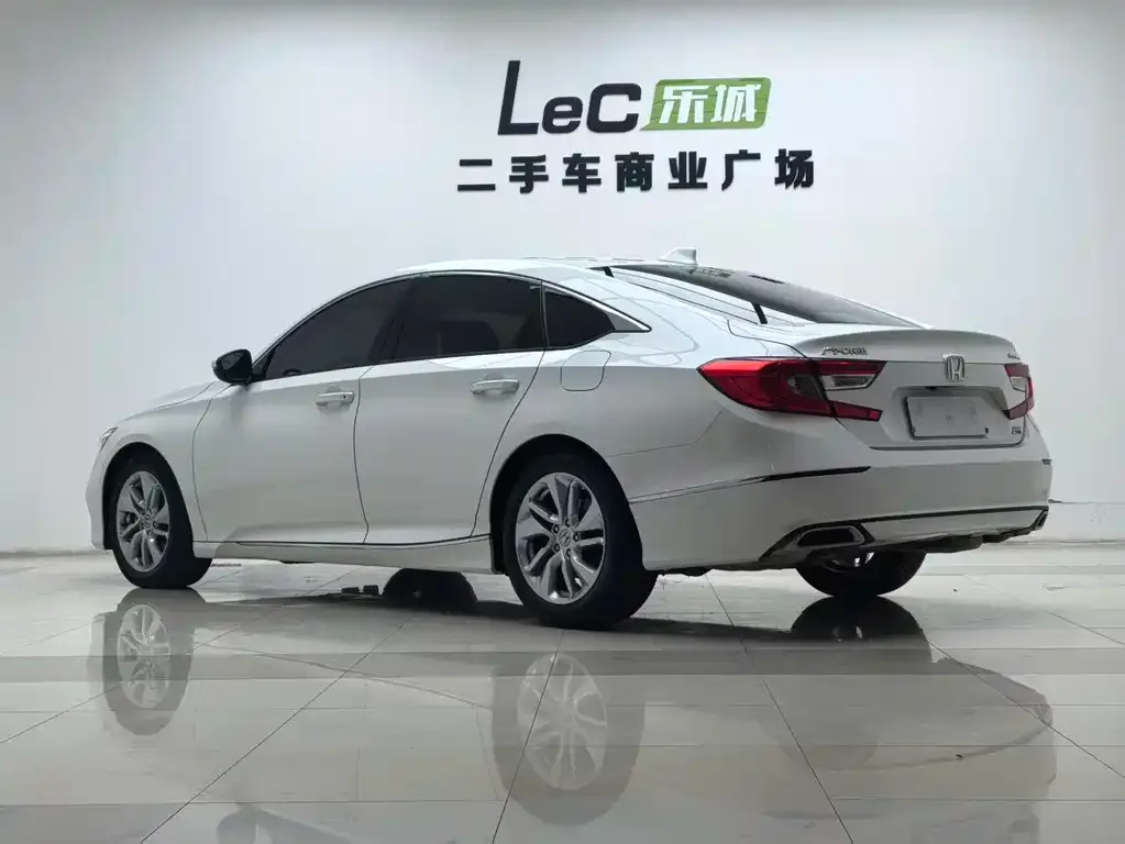 Honda Accord — фото 7