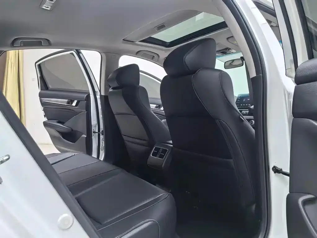 Honda Accord — фото 9