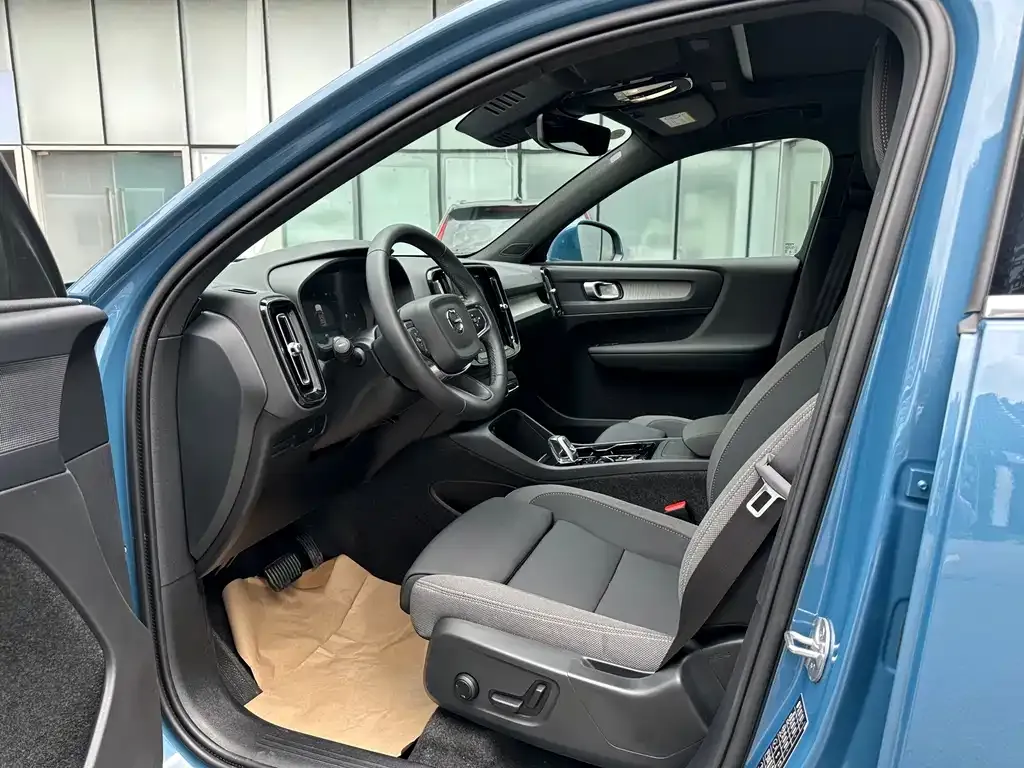 Volvo XC40 2024 из CN, фото 2