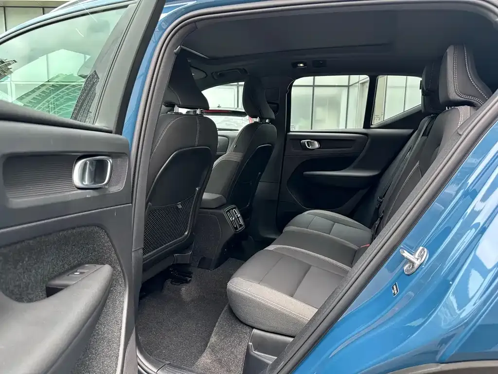 Volvo XC40 2024 из CN, фото 4
